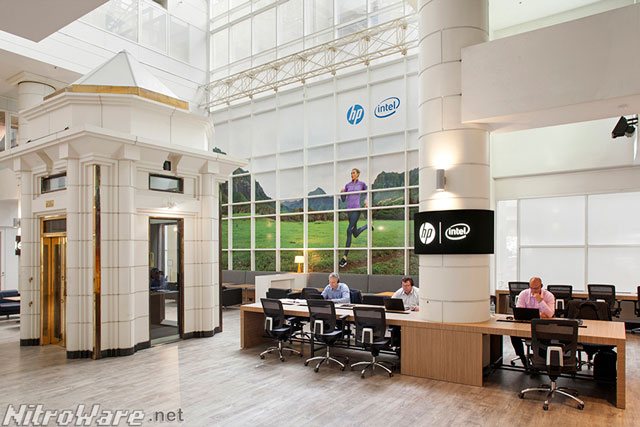 'hot desks' are provided with for vistors to the centre to be able to get some work done in the proper setting hp experience centre melbourne hot desk zone