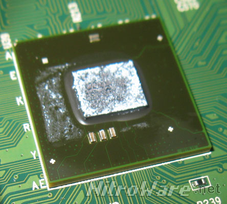 It does not look impressive, but this chip is the BCM4709 from Broadcom used in D-Link's Taipan. This family of processors is the brains behind your internet and wi-fi experience. Broadcom BCM4709